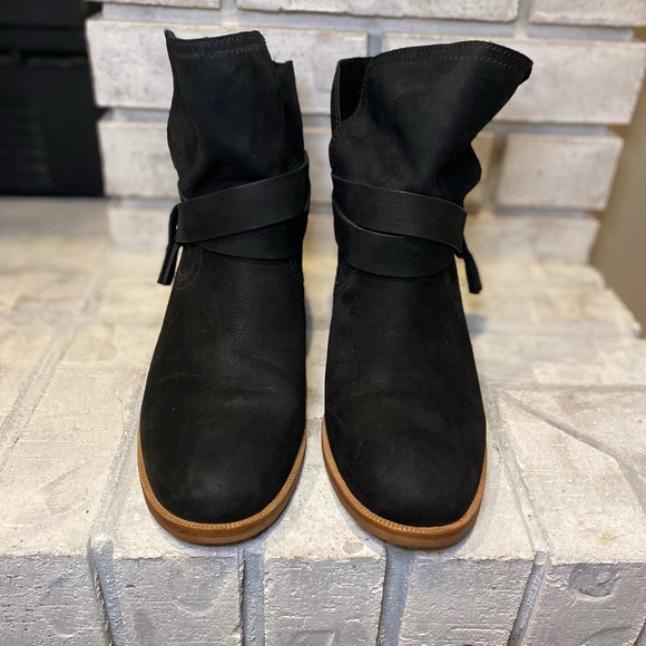 UGG Elora Black Nubuck Suede Boot womens size 8.5 - Picture 3 of 6
